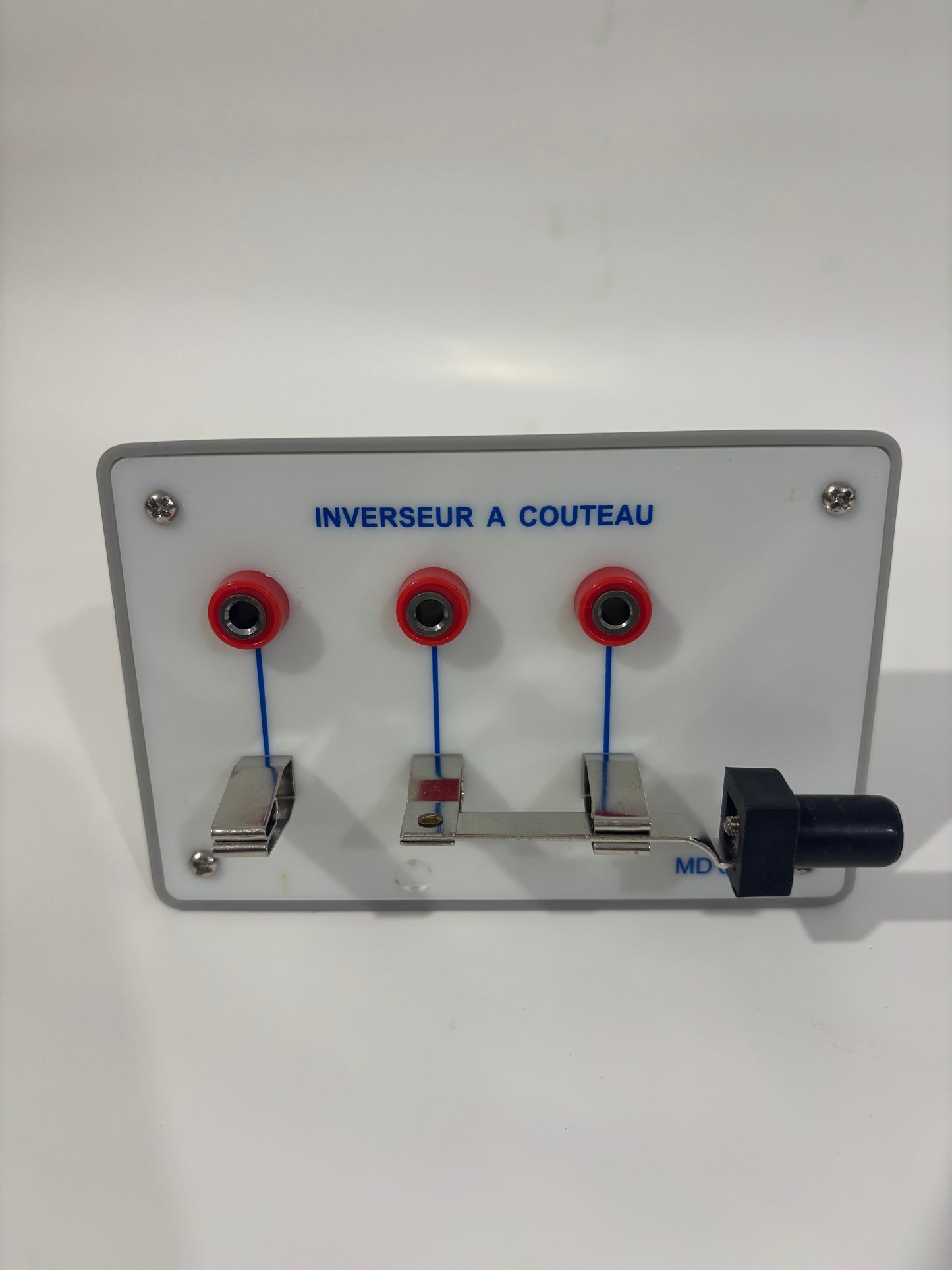 Maquette interrupteur a coûteux sur socle. (MD005)