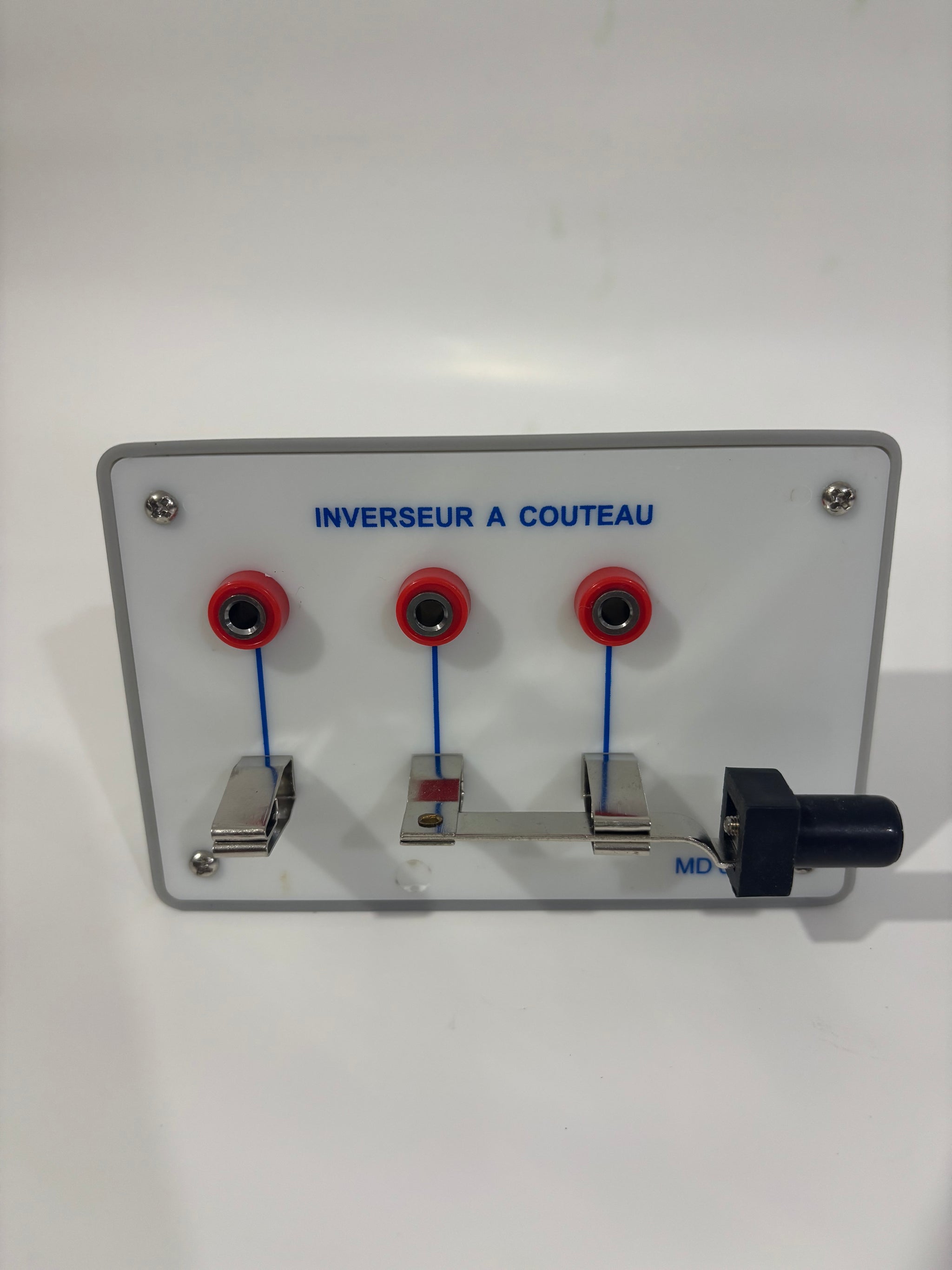 Maquette interrupteur a coûteux sur socle. (MD005)